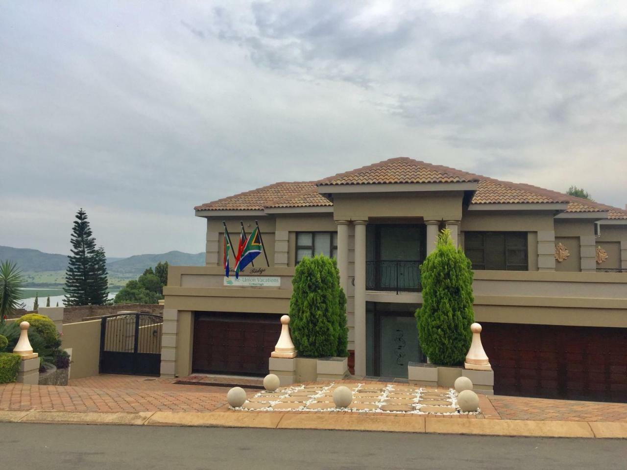 Re-Union Vacations Hotel Hartbeespoort Exterior photo
